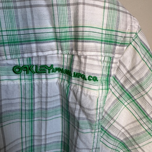 Oakley Men's XL Plaid Short Sleeve Cotton Shirt Button Up Green/White Beach Dad‎ - Picture 8 of 15